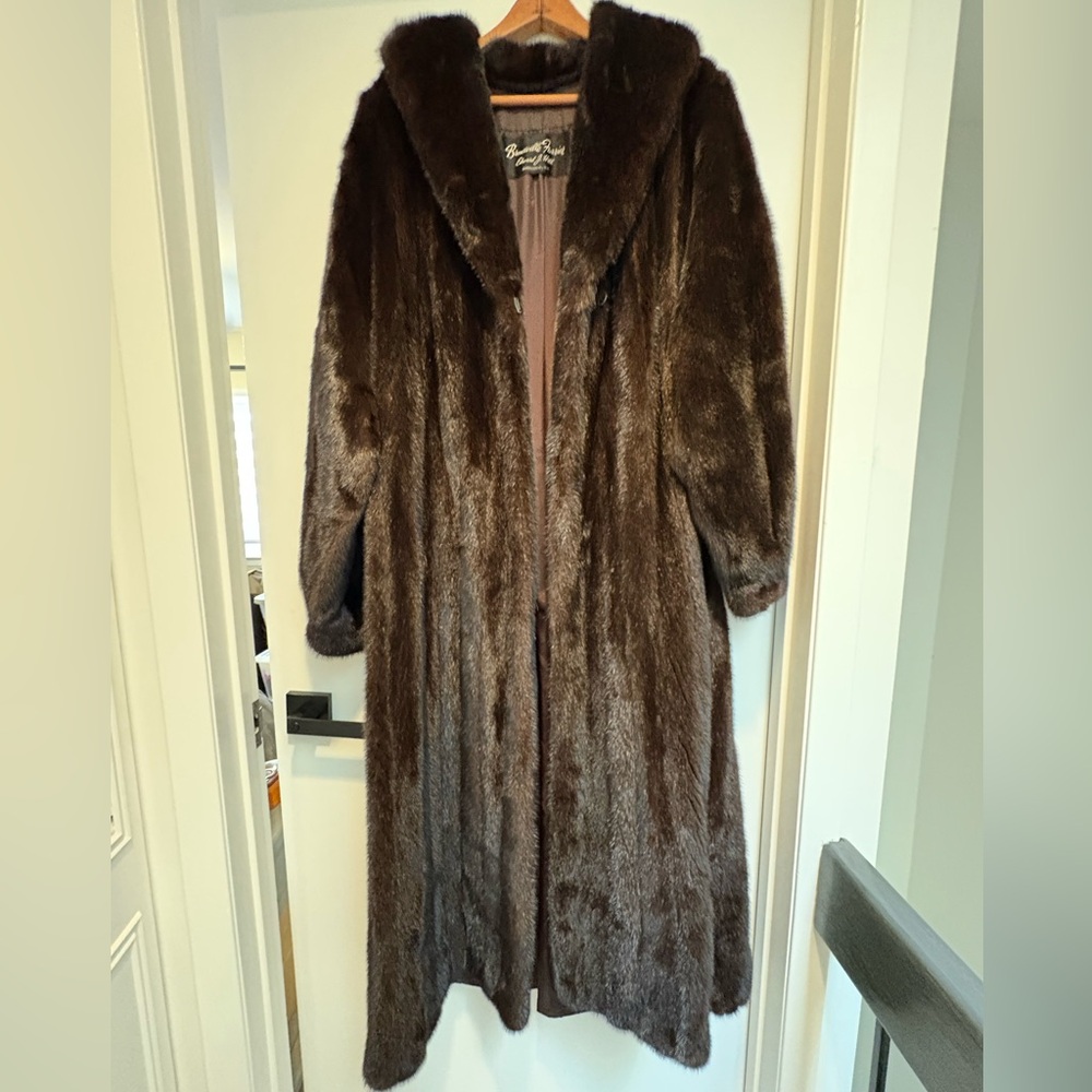 Elegant Blackglama Dark Ranch Mink Coat - Picture 8 of 12